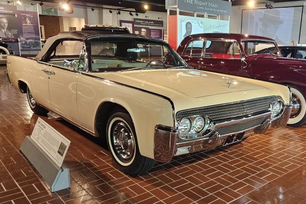 1961 Lincoln Continental Convertible Sedan