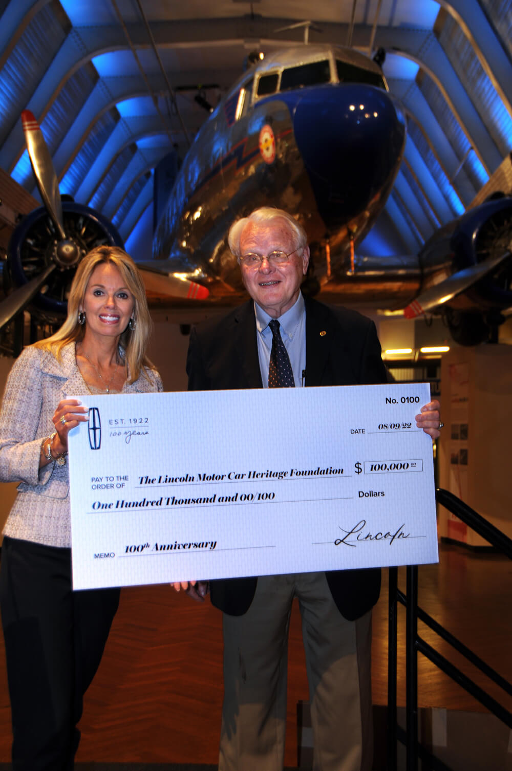 Lincoln Motor Company Presents $100,000 Check to Lincoln Motor Car Foundation Endowment Fund