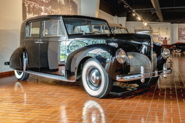 1940 Lincoln-Zephyr Brunn town limousine